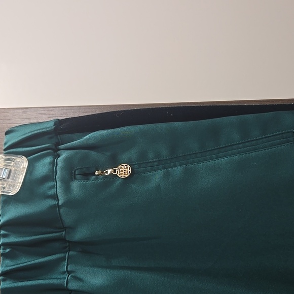 Emily McCarthy-Downtown Jogger In Botanical Green-Size Medium - Picture 8 of 17